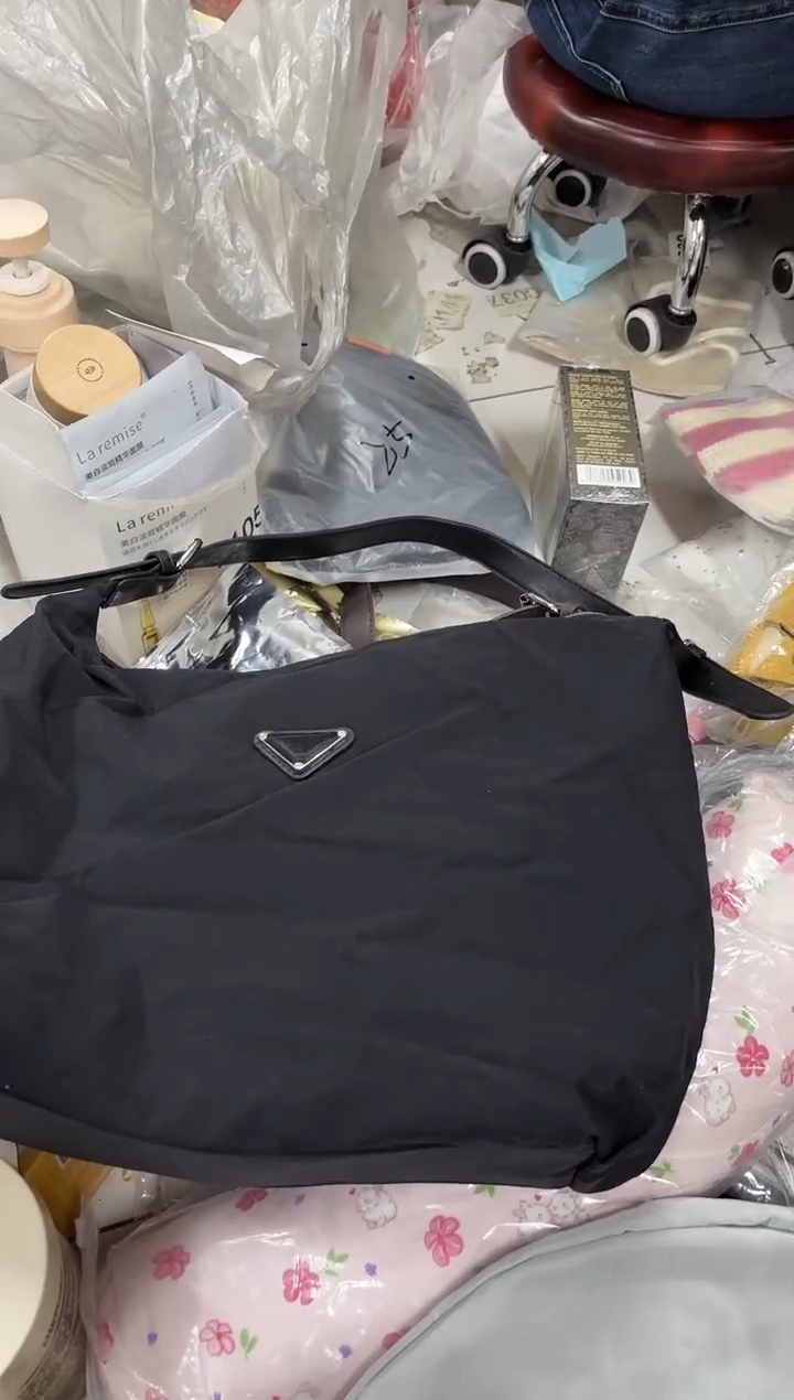 PVC点点小红心 没关注的关注一下主播