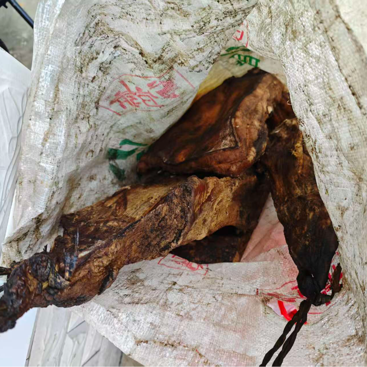 刘书记代卖农户自熏腊肉