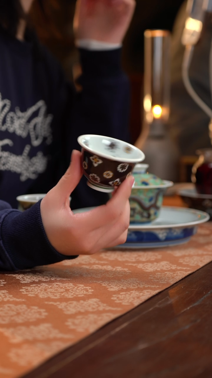 【闪购商品】设色窑玄色琵琶小压手