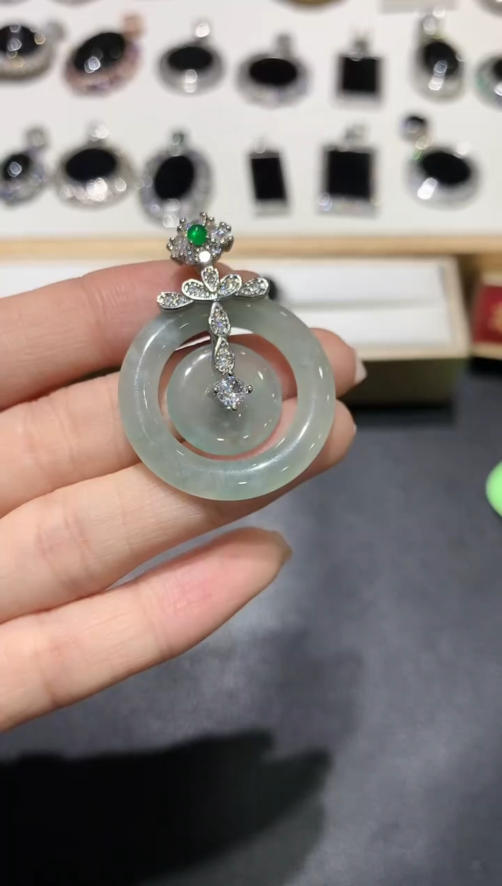 【闪购商品】翡翠吊坠(不含链)未镶嵌2多人多样性随机发货1件