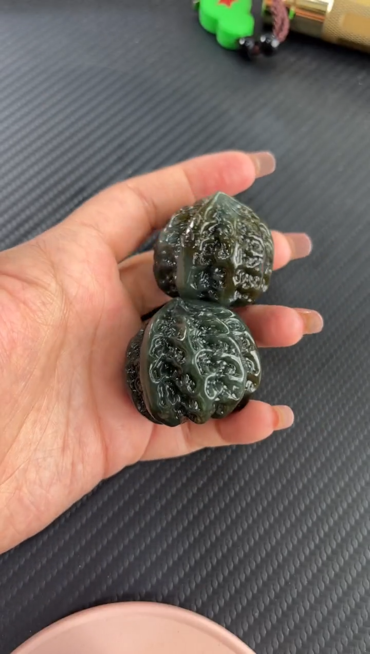 和田玉未镶嵌把件若羌微色差核桃一对j