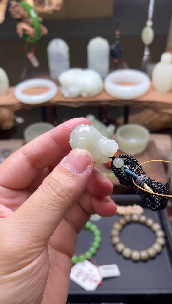 【闪购商品】和田玉吊坠未镶嵌且末迪克兰 貔貅A+ 9003513