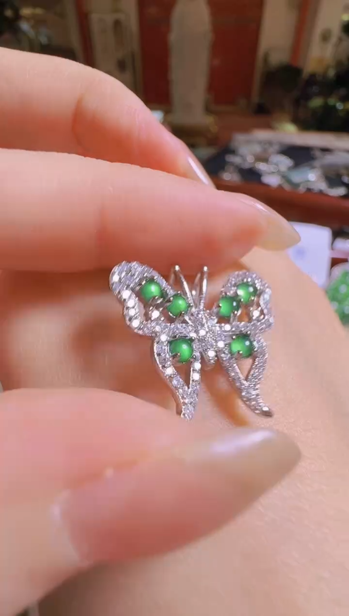 【闪购商品】翡翠吊坠(不含链)未镶嵌翡翠