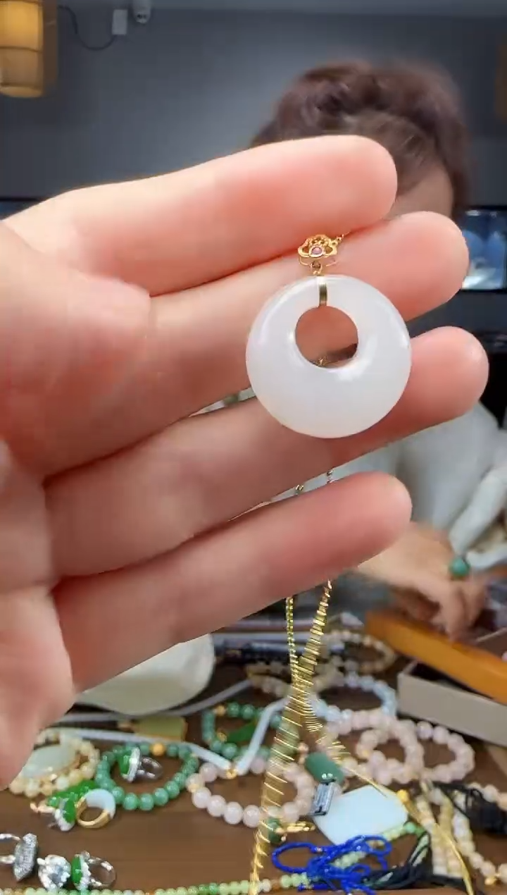 和田玉18K金镶嵌吊坠(不含链)1