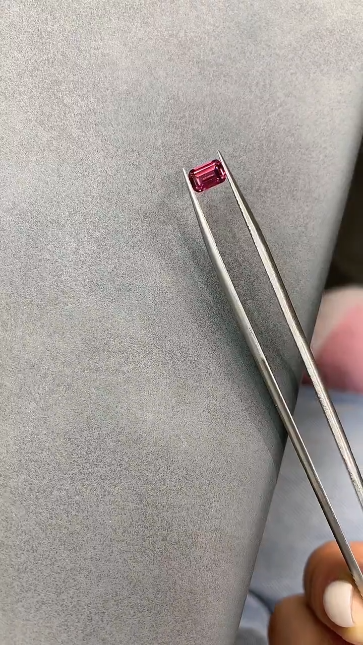 未镶嵌裸石石榴石1裸石多样性发一颗