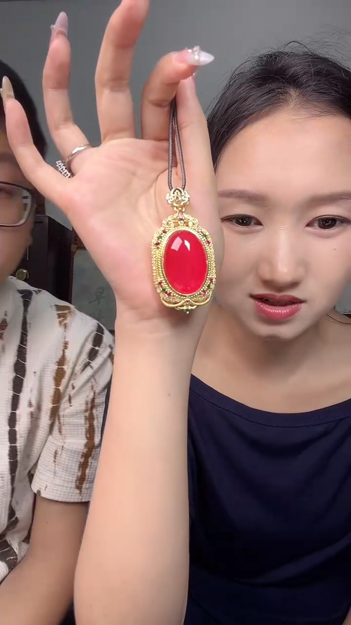 玛瑙/玉髓颈饰合金2462满红吊坠带皮绳多样性发一个