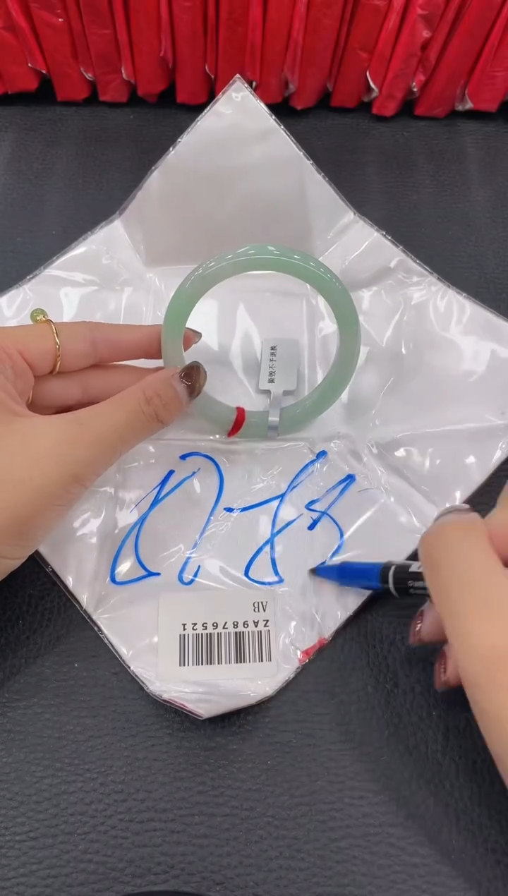【闪购商品】翡翠手镯未镶嵌手镯