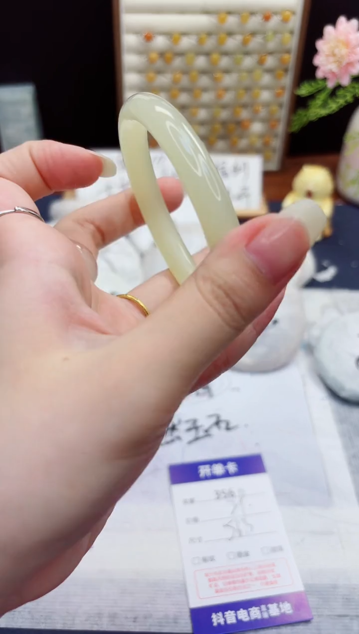 未镶嵌手镯石英质玉356-美人条晴水-圈口56