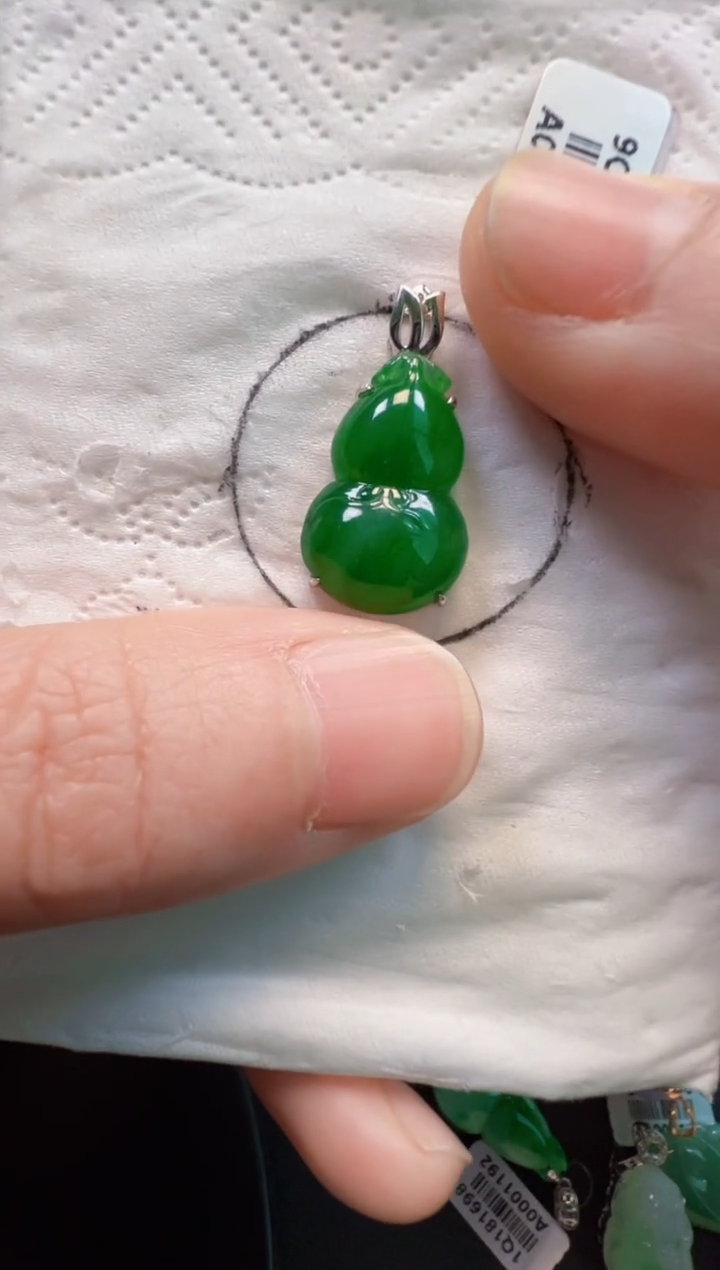 【闪购商品】翡翠吊坠(不含链)18K金镶嵌6800