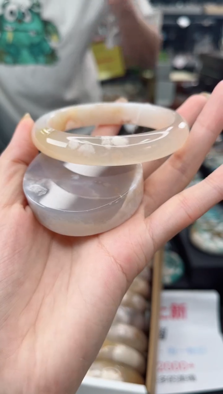 【闪购商品】石英质玉手镯未镶嵌63圈口（赠品镯心）109530