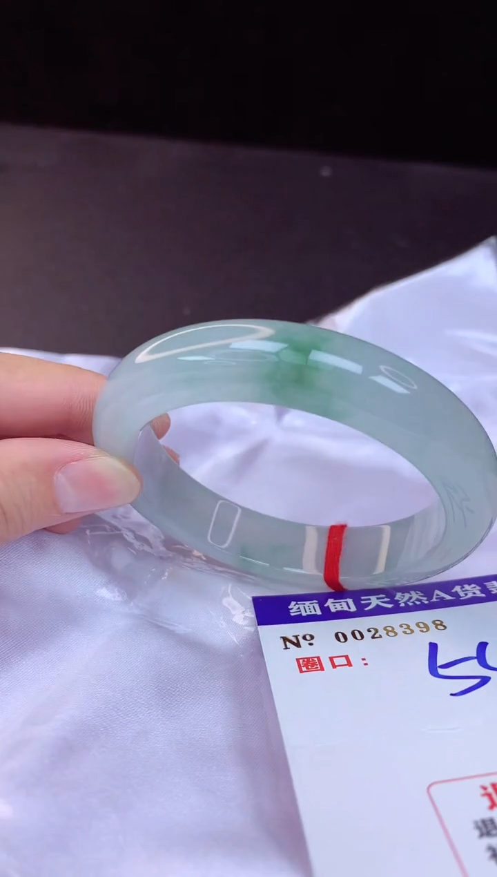 【闪购商品】翡翠手镯未镶嵌55+             