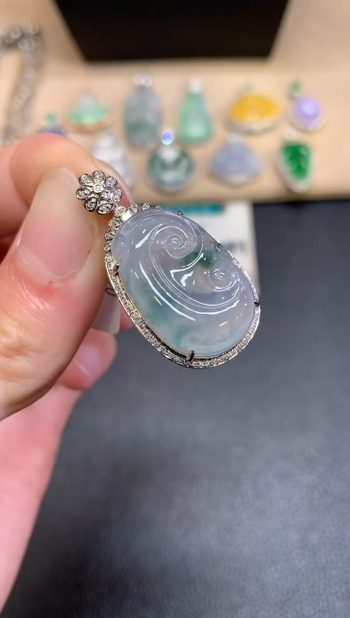 【闪购商品】翡翠颈饰18K金镶嵌如意【无服务费】