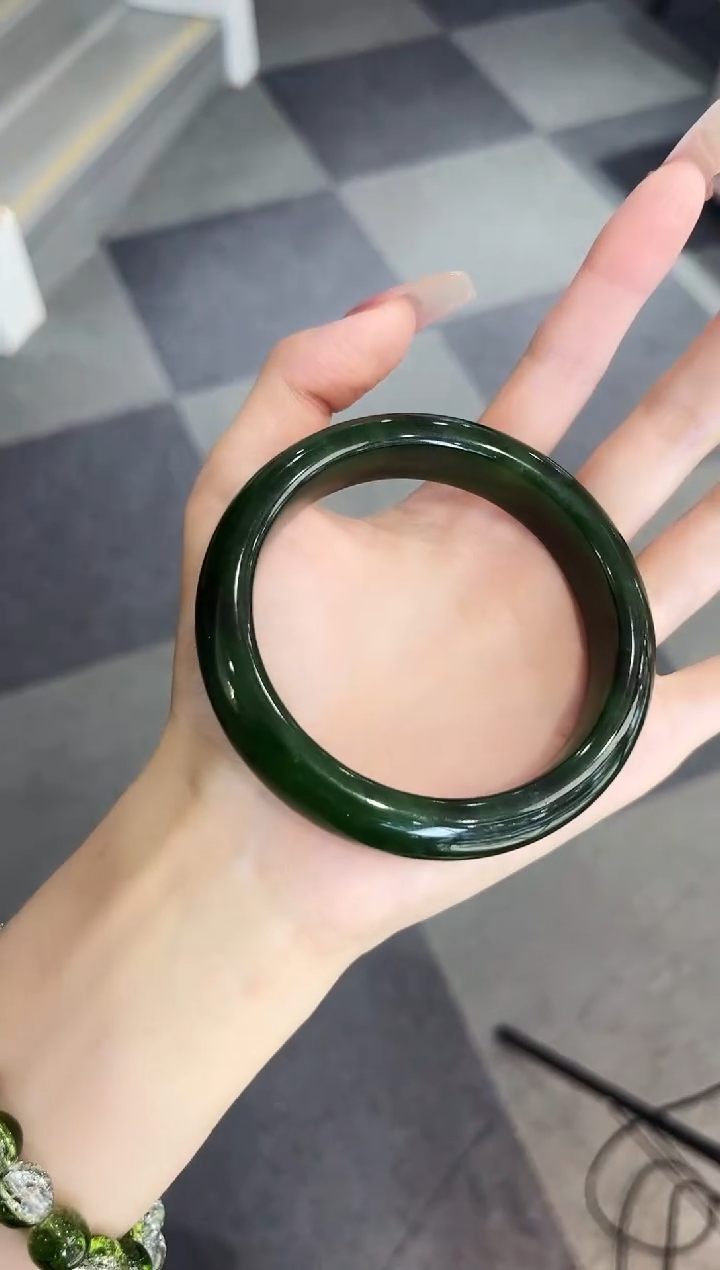 【闪购商品】和田玉手镯未镶嵌62 63 碧玉多样性发其一