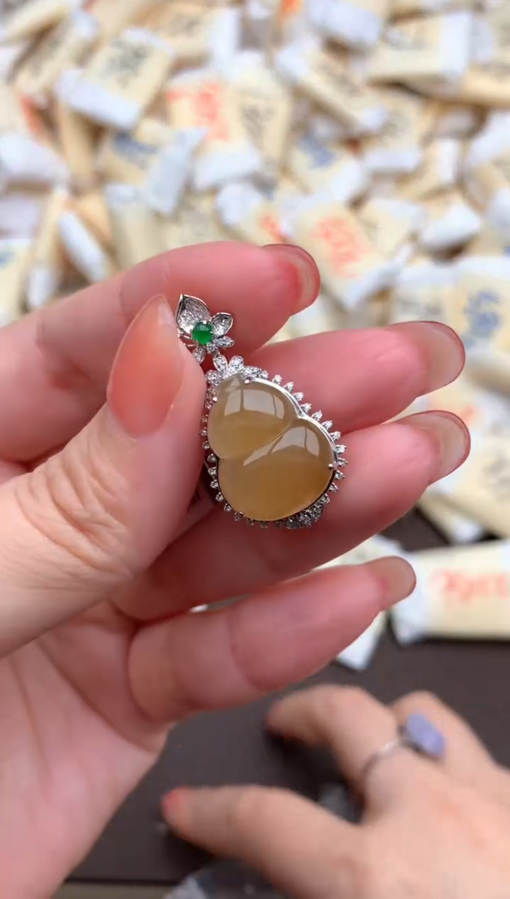 【闪购商品】翡翠挂件18K金镶嵌一