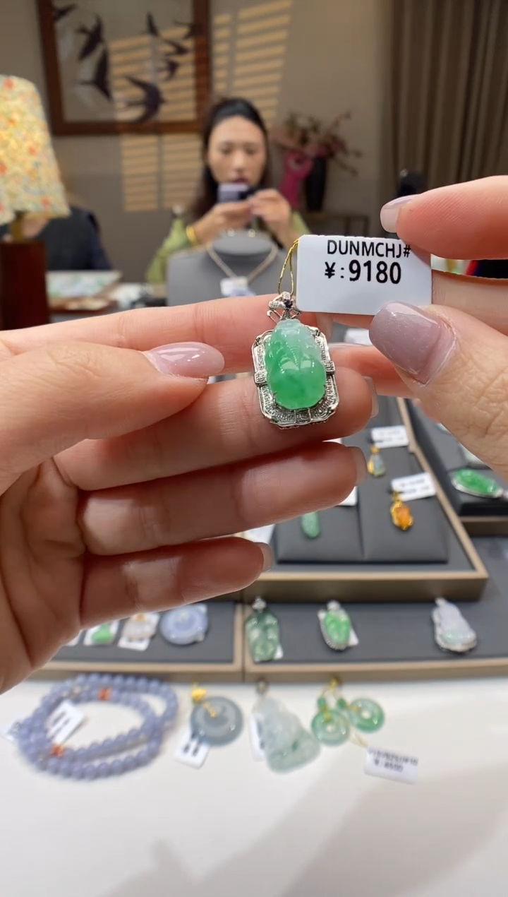 【闪购商品】翡翠颈饰18K金镶嵌貔貅