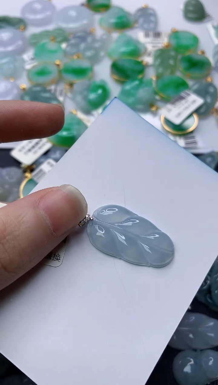 【闪购商品】翡翠颈饰18K金镶嵌86........