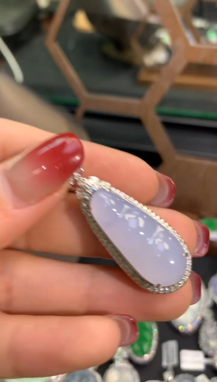 【闪购商品】翡翠吊坠(不含链)18K金镶嵌吊坠