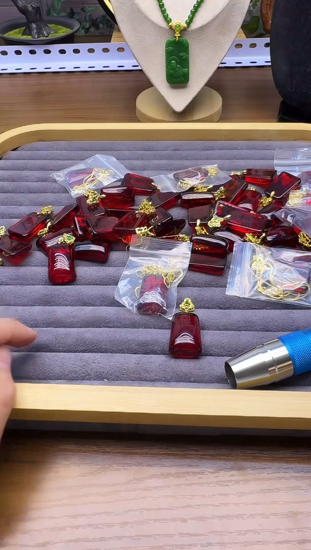 血珀吊坠(赠链)14K金镶嵌L80     