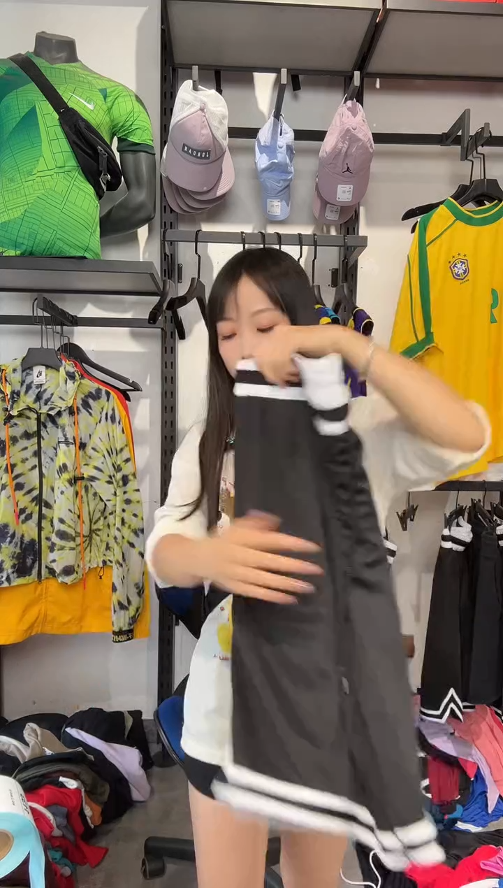 1131    瑕疵修复以直播间讲解为准xl黑裤