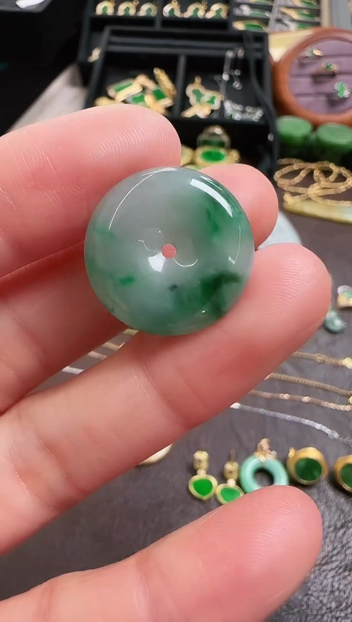 【闪购商品】翡翠未镶嵌颈饰吊坠