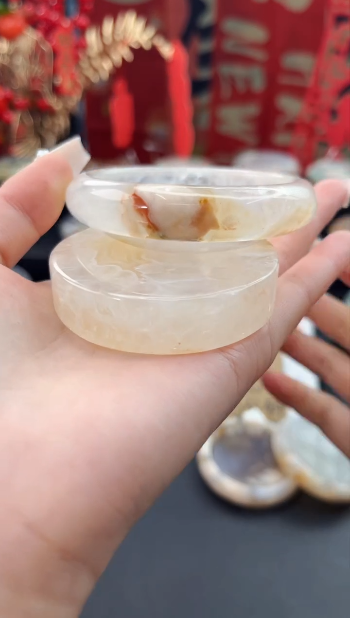 【闪购商品】石英质玉手镯未镶嵌赠送镯心（61圈口）无证书