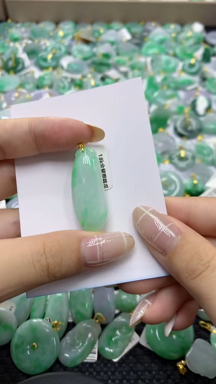 翡翠18K金镶嵌颈饰天然缅甸翡翠A货