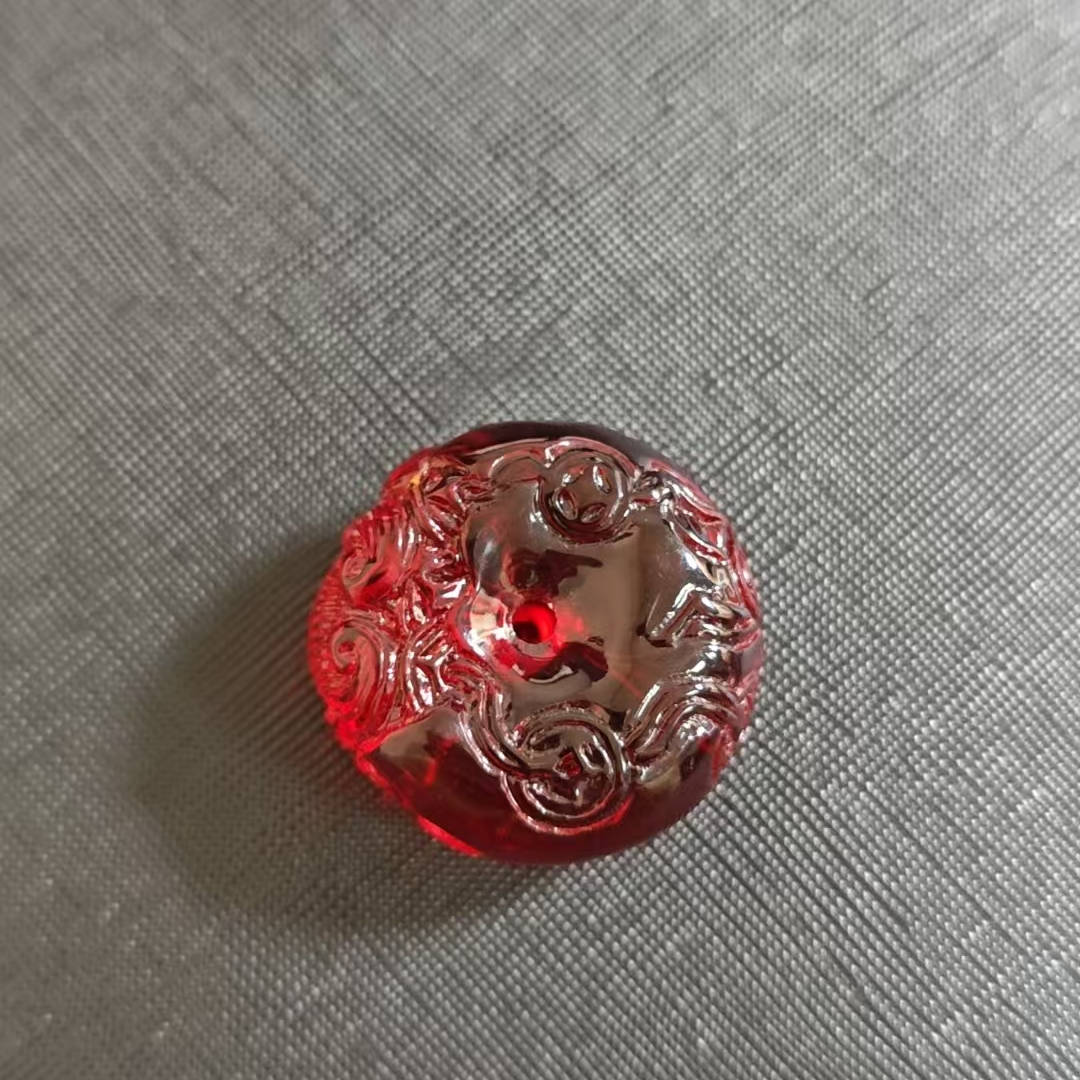 a时尚百搭血珀吊坠