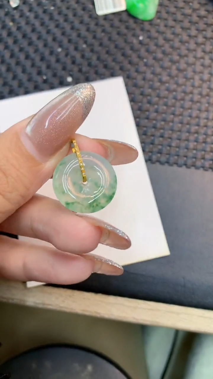 颈饰18K金镶嵌翡翠1