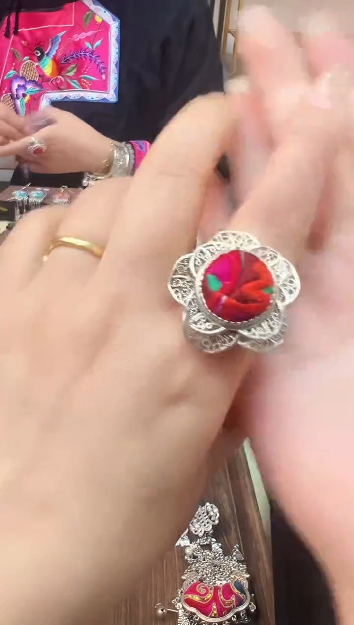 【闪购商品】织绣民族非遗老绣饰品253