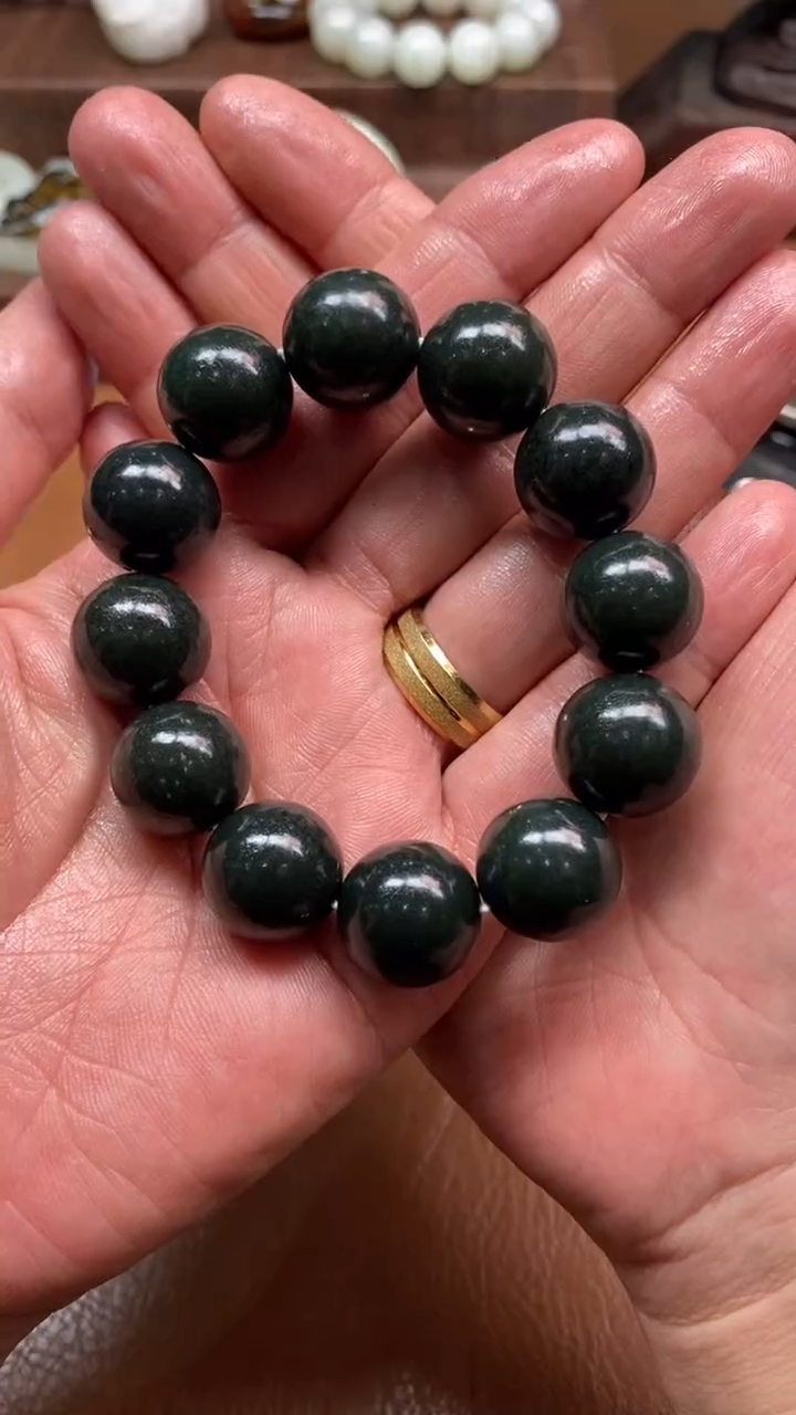 未镶嵌手串和田玉会***鱼和田玉