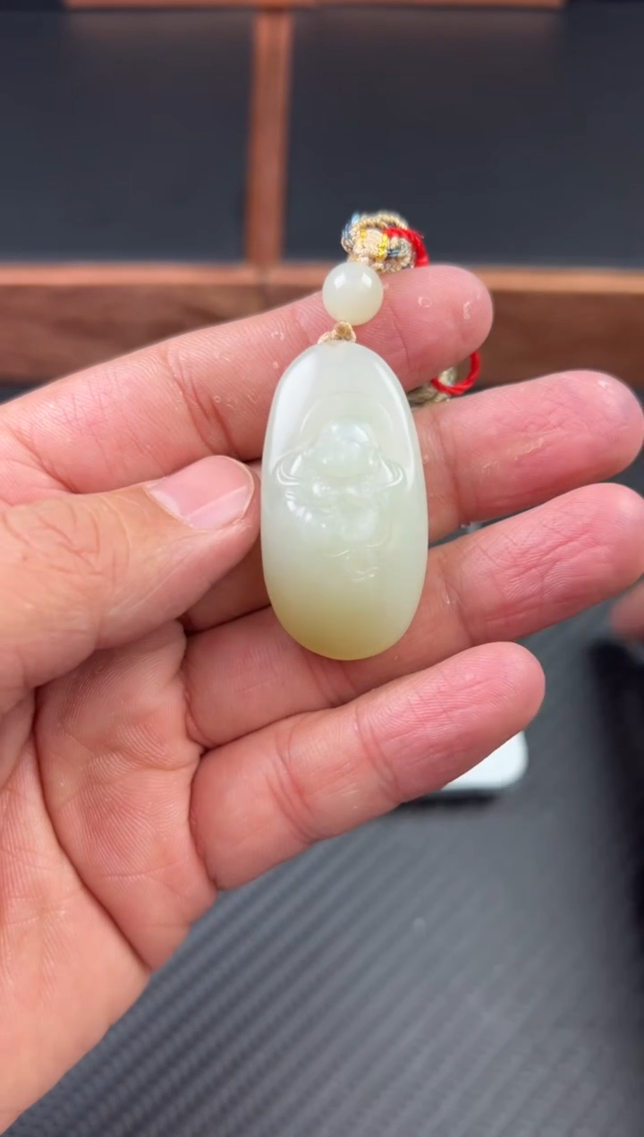 【闪购商品】和田玉吊坠(赠链)未镶嵌且末微色差迪克兰