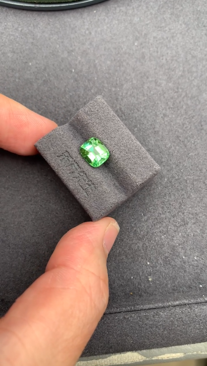 未镶嵌裸石碧玺2.1ct 绿碧玺 定制 BH