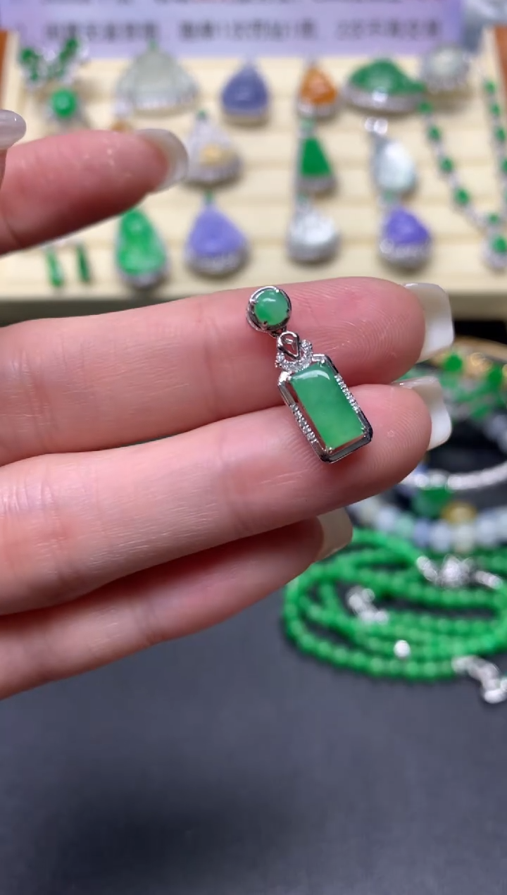 【闪购商品】翡翠吊坠(不含链)18K金镶嵌吊坠|1800+180