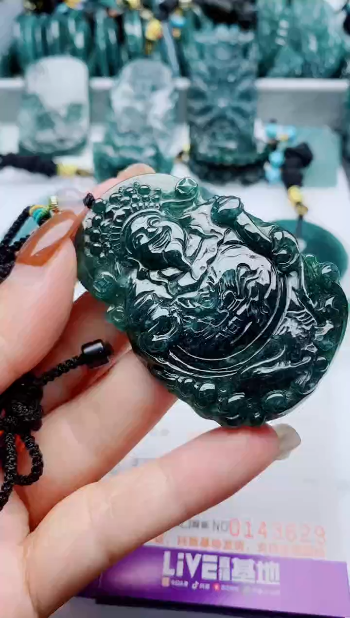 颈饰未镶嵌翡翠                