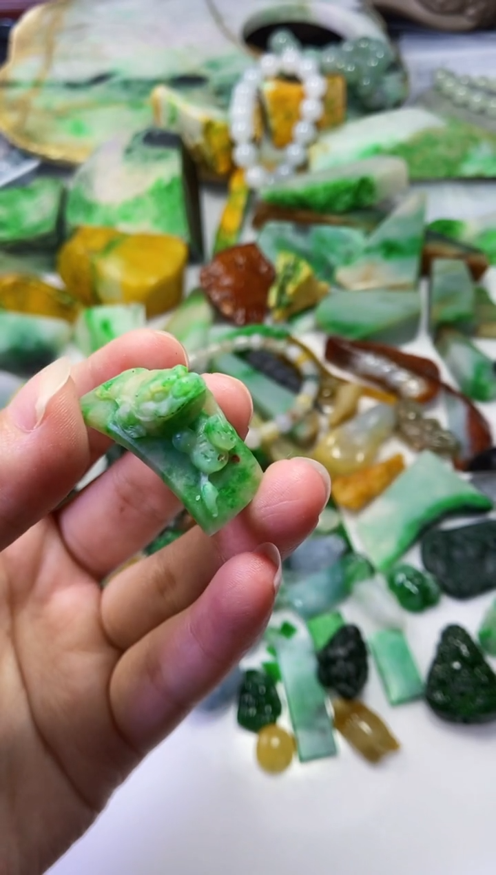 颈饰未镶嵌翡翠矜*156天然翡翠