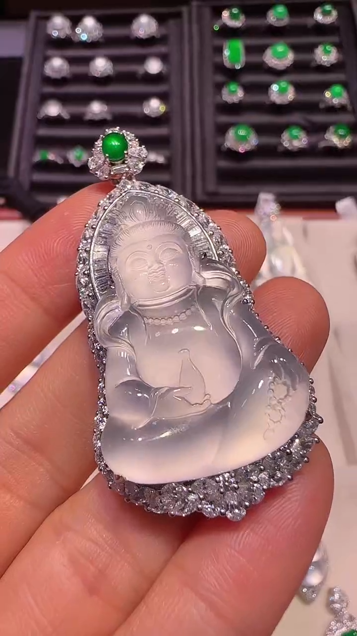 【闪购商品】翡翠颈饰18K金镶嵌观音