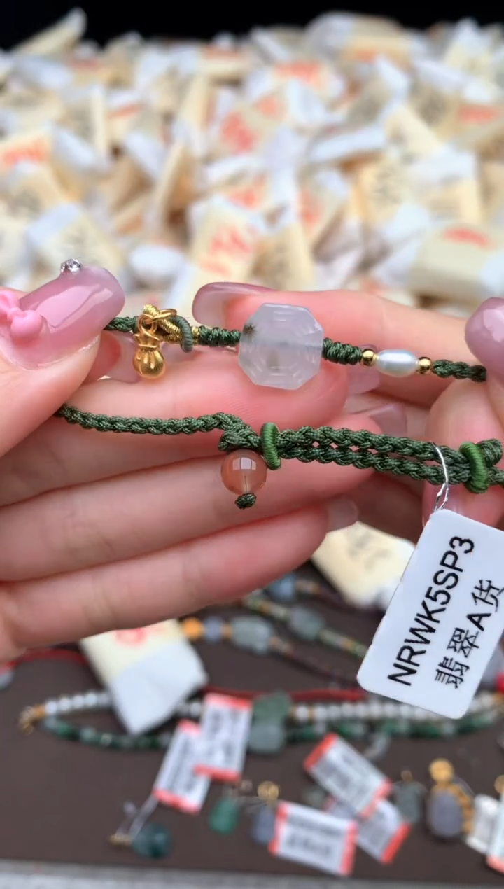 【闪购商品】翡翠挂件未镶嵌 —