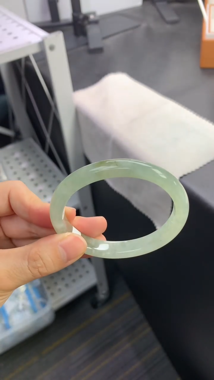 未镶嵌手镯（贵妃镯）翡翠退货需手镯吊牌标签完好