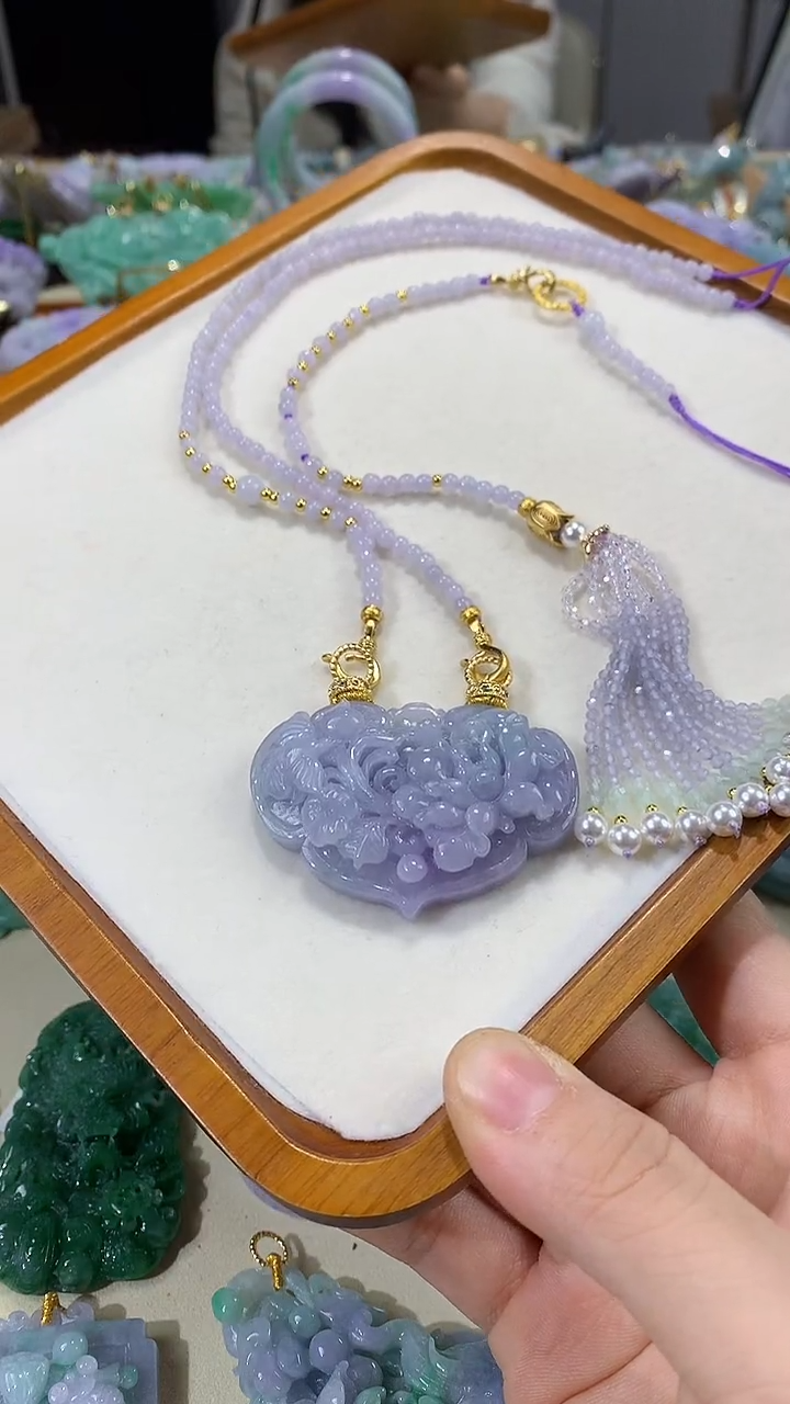 颈饰未镶嵌翡翠吊坠