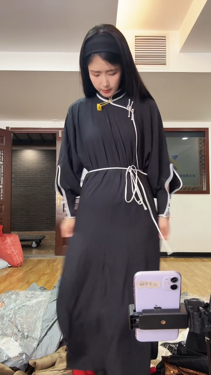 连衣裙       M码        130斤