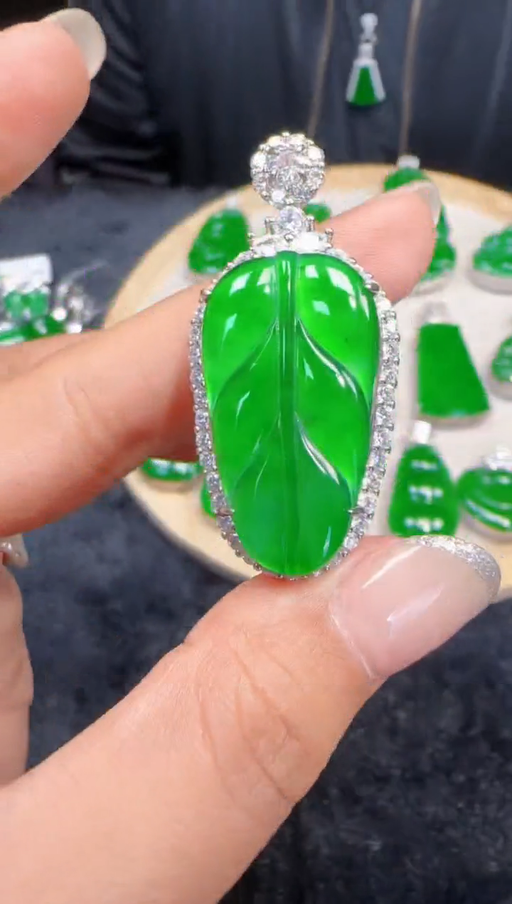 未镶嵌定制翡翠翡翠吊坠140