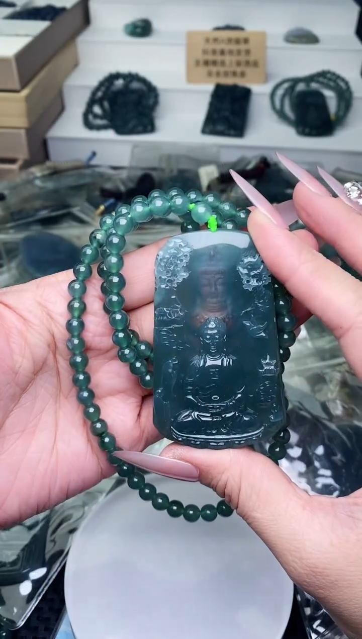 颈饰未镶嵌翡翠 