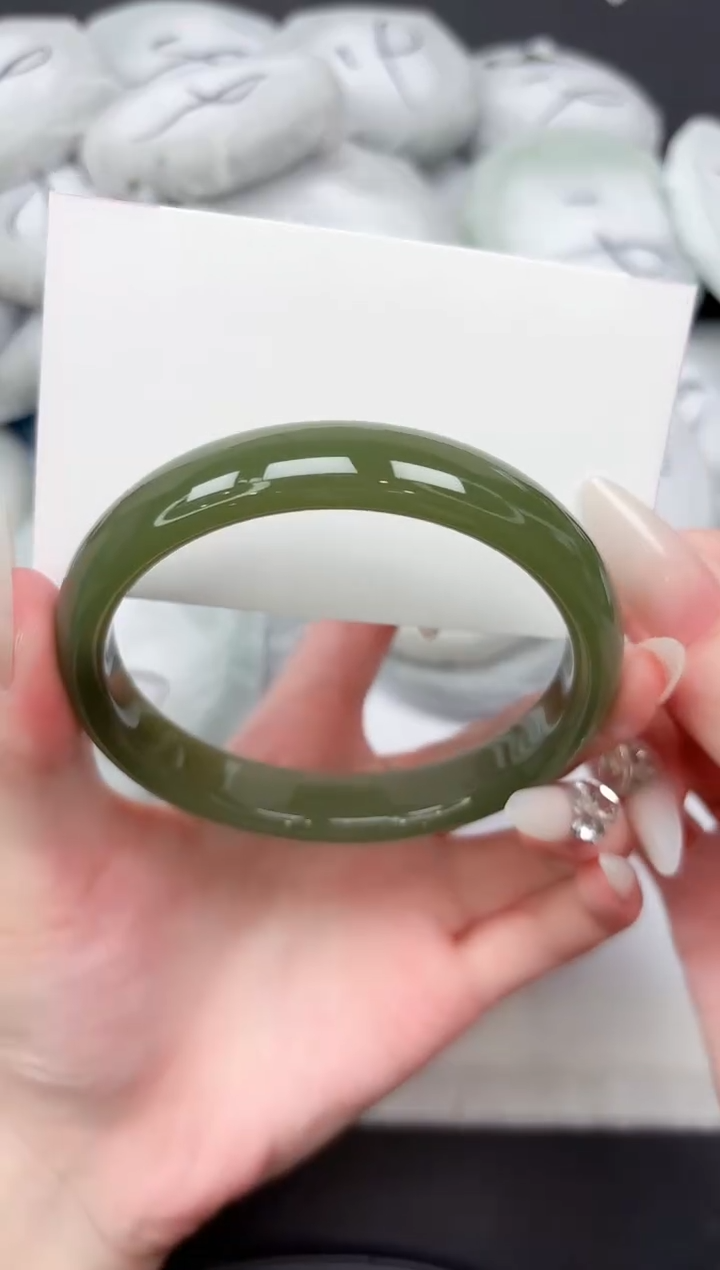 未镶嵌手镯石英质玉323-65.4