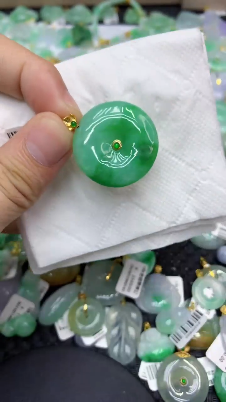 翡翠18K金镶嵌颈饰天然缅甸A货翡翠