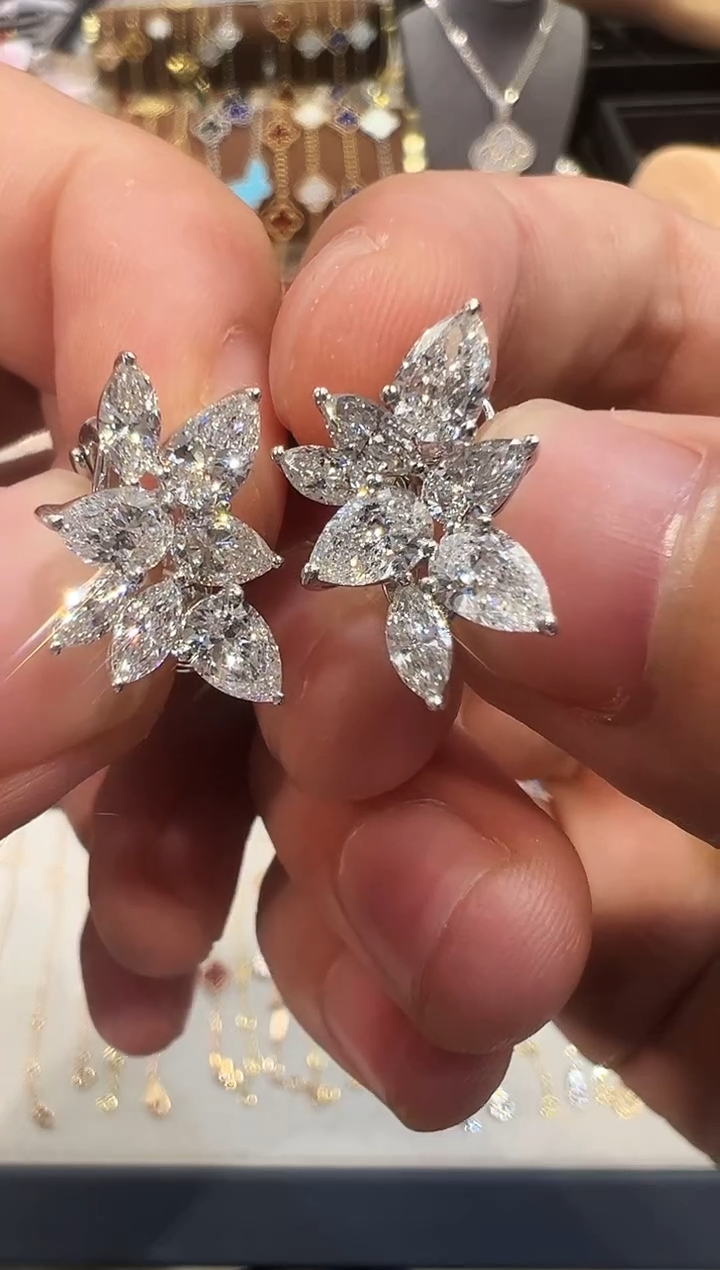 18K金镶嵌合成钻石耳饰培育异形耳钉