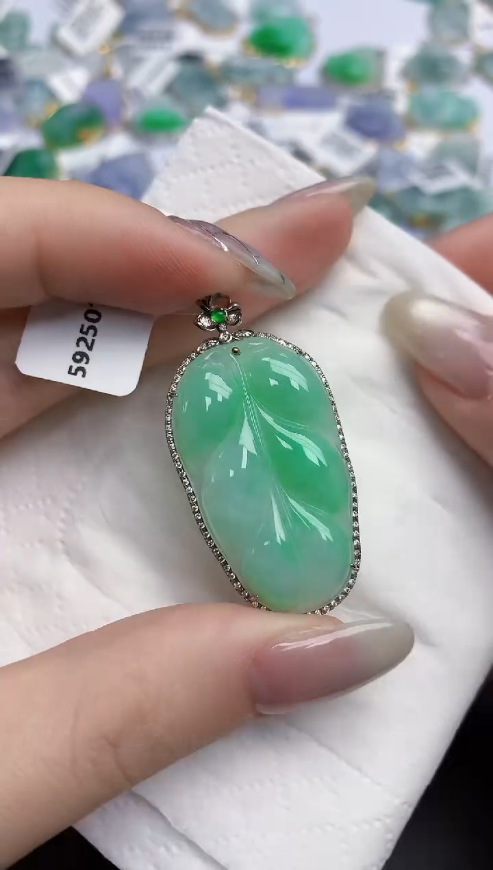 【闪购商品】翡翠颈饰18K金镶嵌天然缅甸翡翠A货