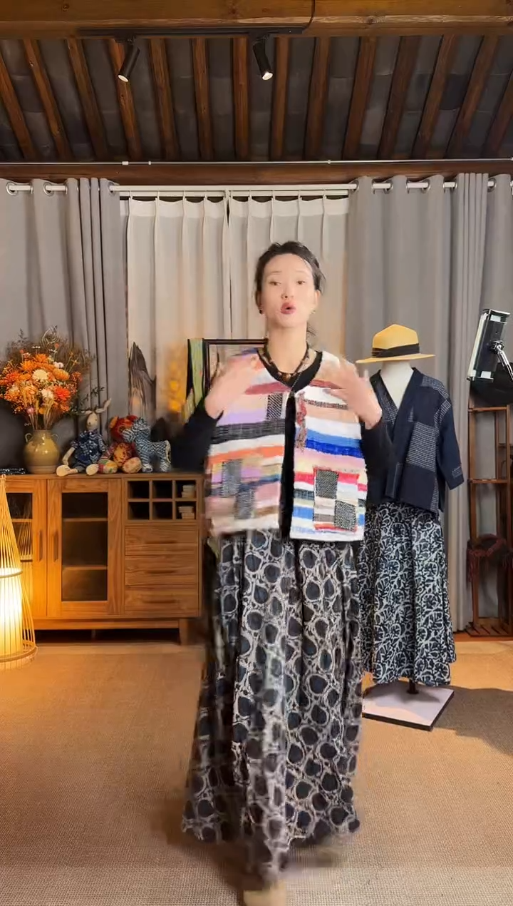 【闪购商品】设计师款七彩古布马甲