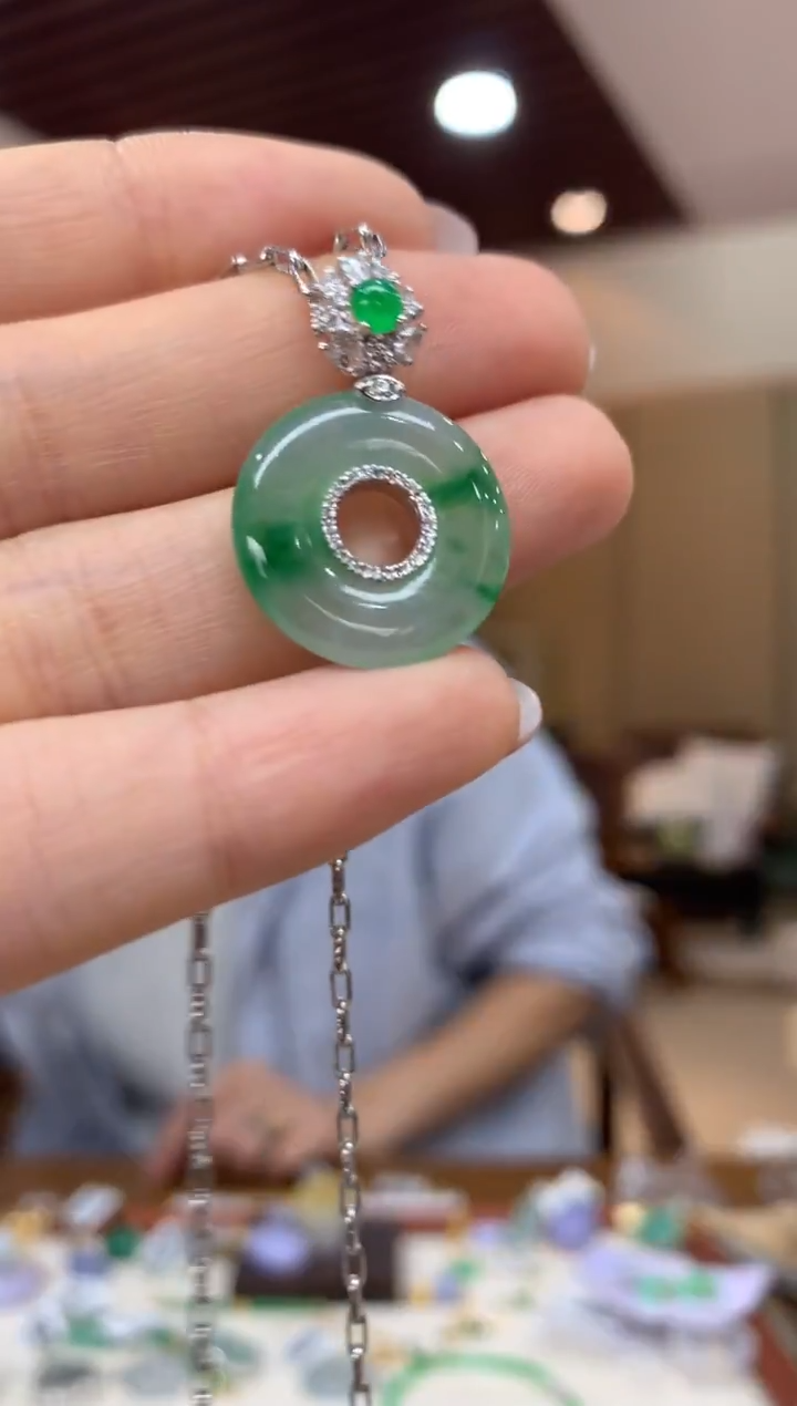 吊坠(不含链)18K金镶嵌翡翠甜甜圈