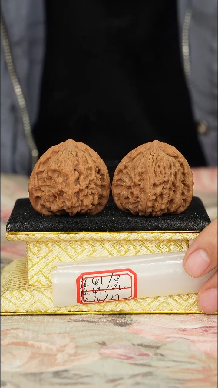 【闪购商品】文玩核桃把件赵喜满南将石