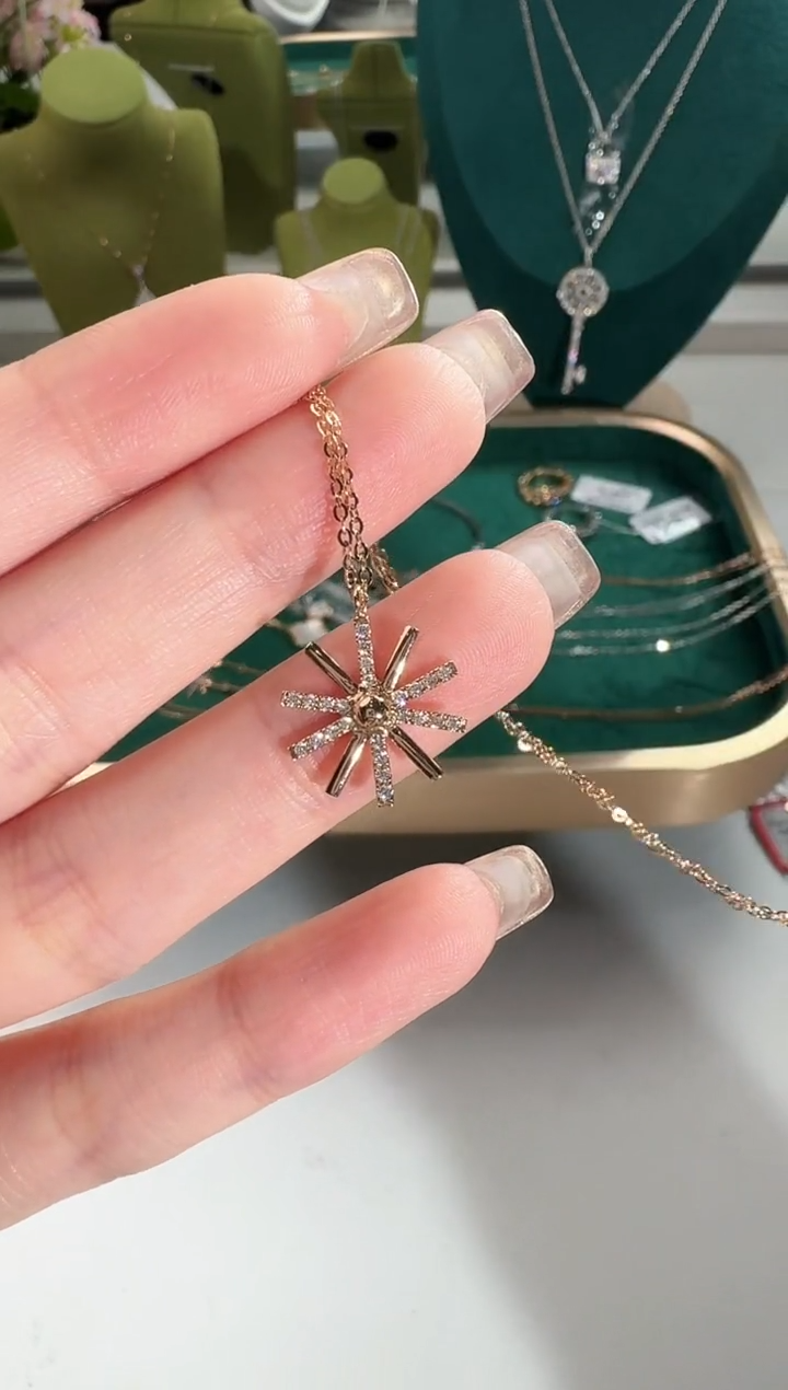 颈饰18K金镶嵌钻石2.44g